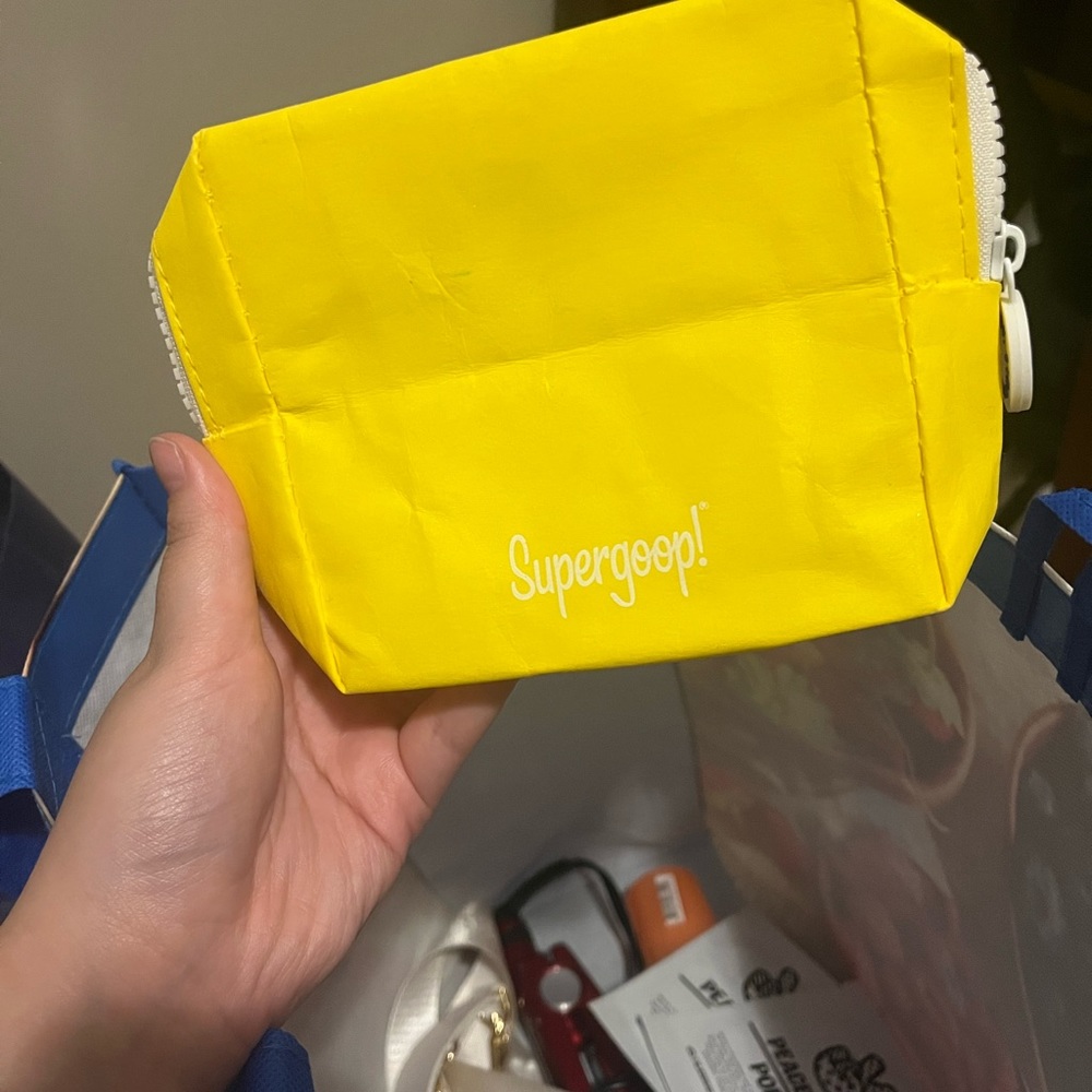 Super goop makeup case